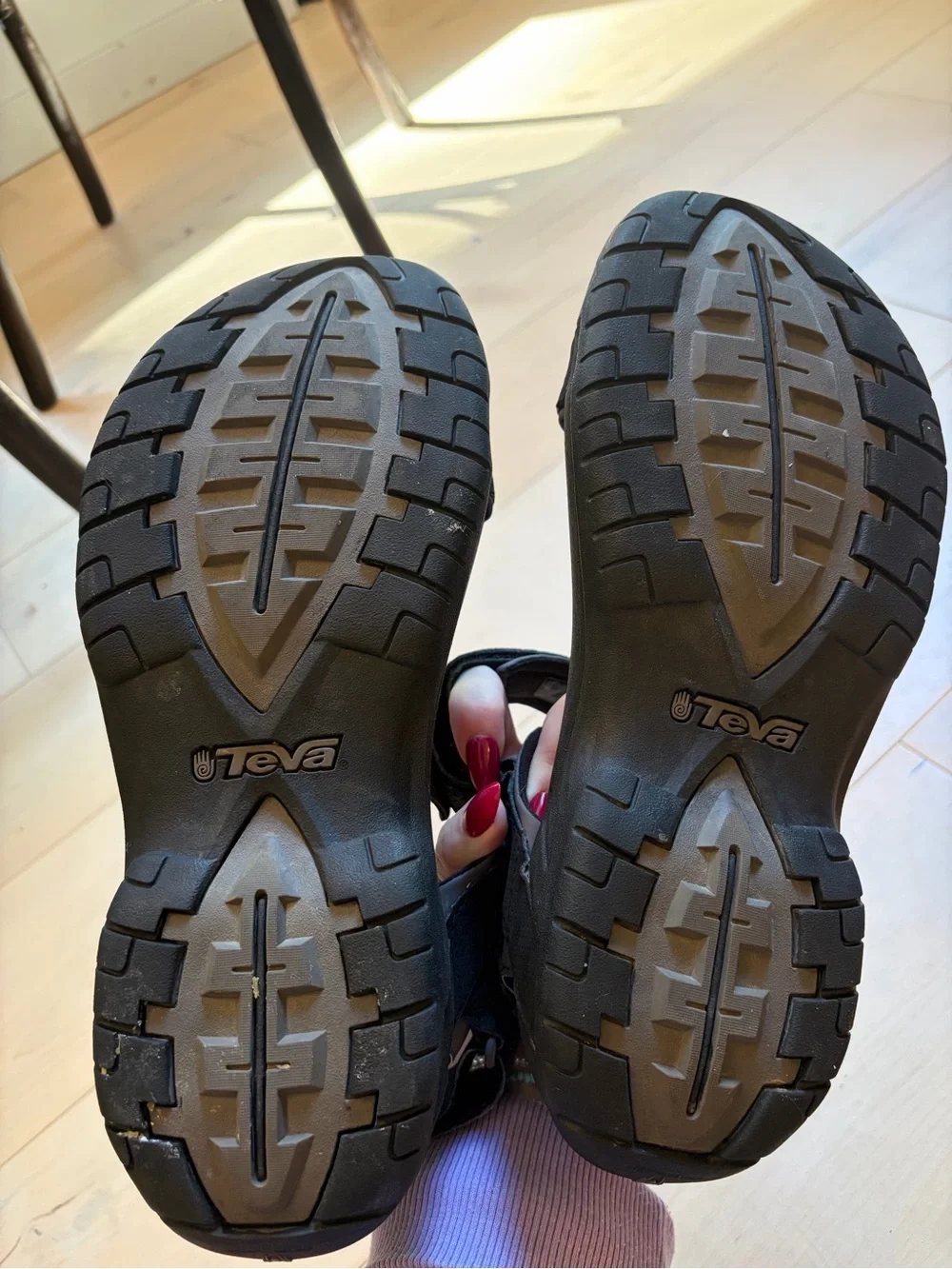 Teva Minam Men’s Hiking Sandals Size 10 Black Adjustable Strap Velcro Rubber